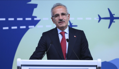 İstanbul Havalimanı’nda üçlü pist operasyonu rekor getirdi: Bir saatte 81 kalkış