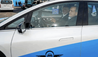 İran'da yakıt skandalı! Resmi araçlar arızalandı, devlet başkanı yolda kaldı