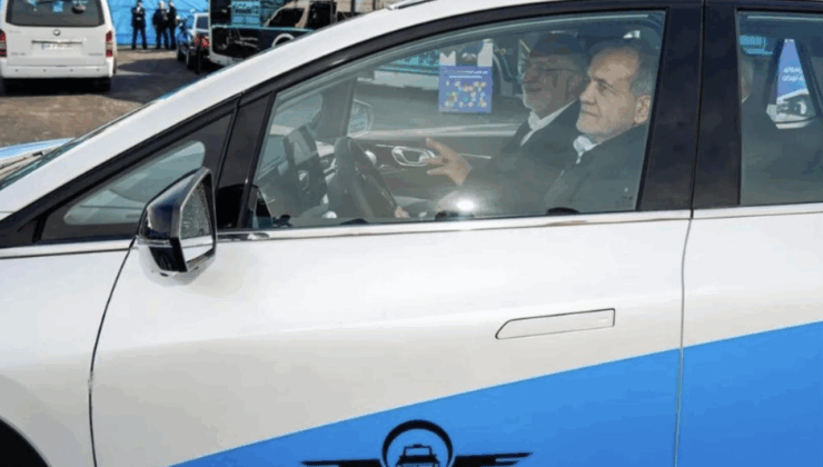 İran'da yakıt skandalı! Resmi araçlar arızalandı, devlet başkanı yolda kaldı
