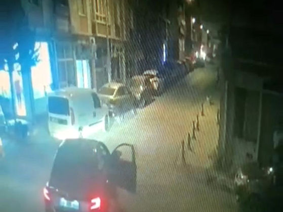 Husumetlisini sokak ortasında vurdu