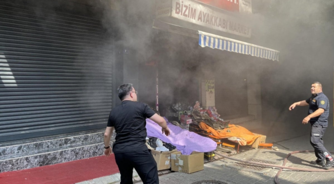 Aydın’da ayakkabı dükkanı alev alev yandı