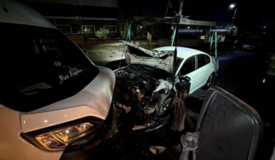 Gebze'de servis minibüsü ile otomobil çarpıştı: 10 yaralı