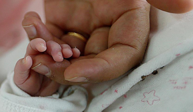 600 dolara bebek satışı: Endonezyada bebek kaçakçılığı çetesi çökertildi