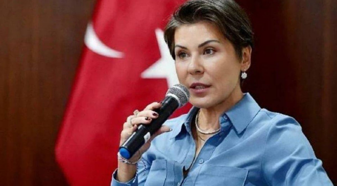 Kadın genel müdürü yerde yatırdılar