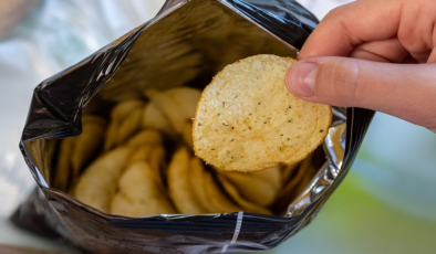Binlerce paket cips market raflarından toplatılıyor