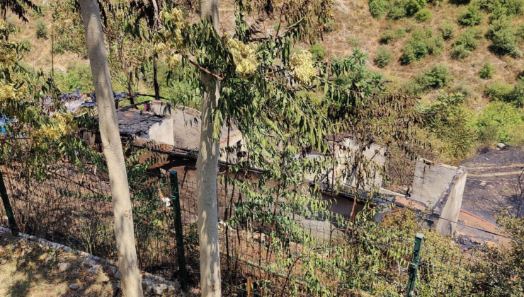 Sultangazi'de yangın evlere sıçradı