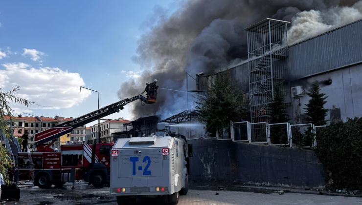 Malatya'da hırdavat mağazasında yangın