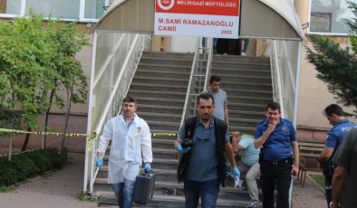 Kayseri'de dehşet! Husumetlisini namaz kılarken bıçakladı