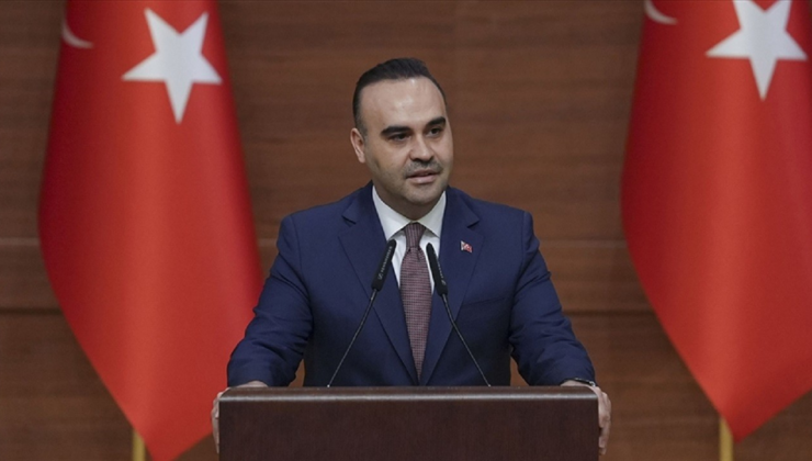 Bakan Kacır, YKS’ye giren gençler için tercih rehberi setini duyurdu
