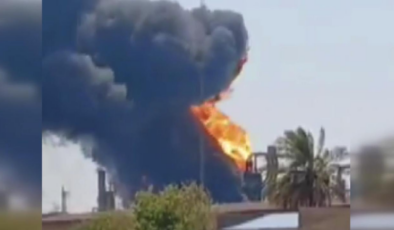 İran'ın güneybatısındaki Abadan petrol rafinerisinde yangın