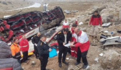İran'da otobüs kazası: 15 kişi öldü