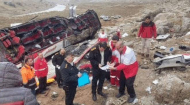 İran'da otobüs kazası: 15 kişi öldü
