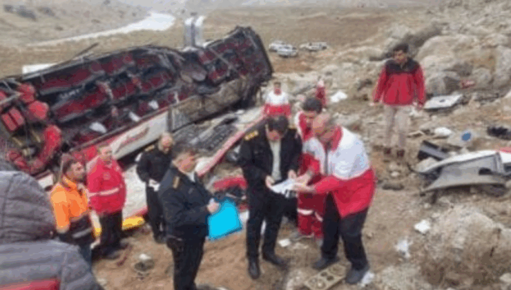 İran'da otobüs kazası: 15 kişi öldü