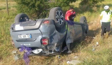 Erzincan'da otomobil devrildi: 1 ölü, 4 yaralı