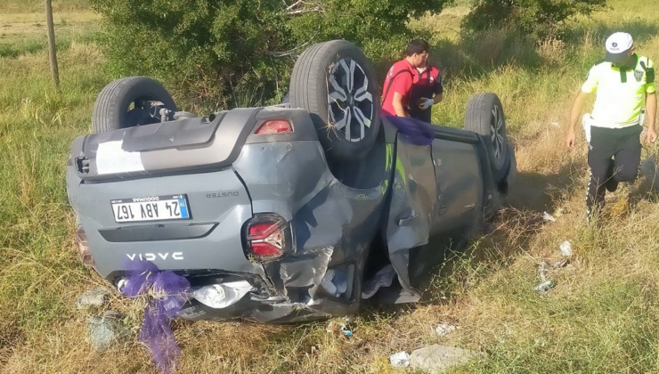 Erzincan'da otomobil devrildi: 1 ölü, 4 yaralı