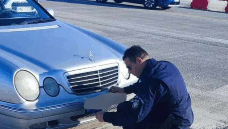 Uyanık sürücü, Yunanistan’da  sökülen araç plakalarının yerine sahte plaka ile dönmeye kalkınca ikinci kez yakalandı