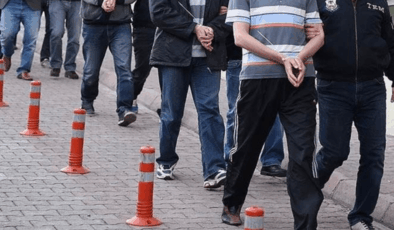 Osmaniye'de 2 iş yerini kurşunladıkları iddiasıyla yakalanan 3 zanlı tutuklandı