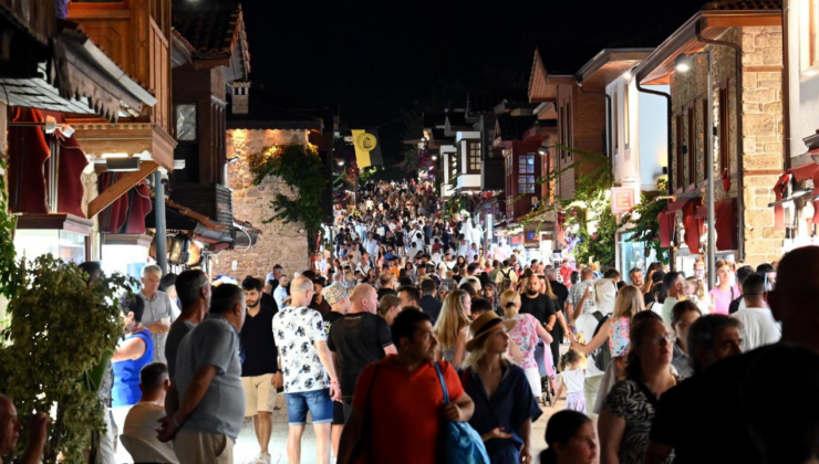 Bakan Ersoy açıkladı: Antalya turizminde temmuz ayı rekoru kırıldı