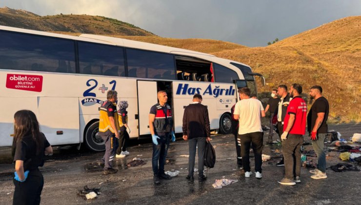 Sivas'ta yolcu otobüsü dağın yamacına çarptı: Ölüler ve yaralılar var
