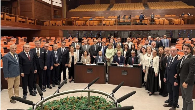 Meclis tatile girdi, milletvekilleri fotoğraf çektirdi