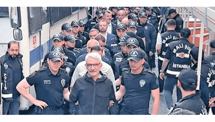 Çifte standardın fotoğrafı: İBB sanıkları şov yaparak, kırmızı bültenliler gizli gizli tutuklandı