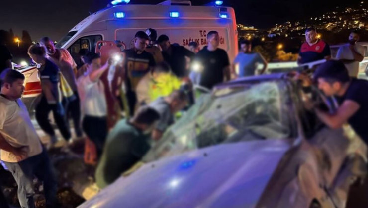 Hatay'da otomobil refüje çarptı: 4 yaralı