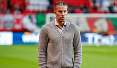 Van Persie, Fenerbahçe'ye rakip oluyor!