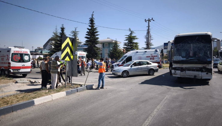 Kütahya'da işçi otobüsü tankerle çarpıştı: Çok sayıda yaralı var