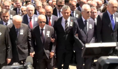 Altan Öymen'e TBMM'de veda: Bahçeli ve Hikmet Çetin el ele yürüdü