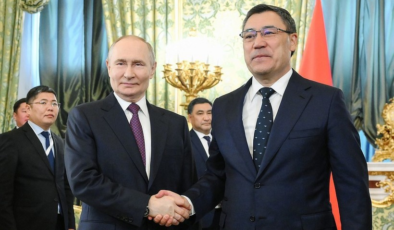 Putin, Kırgızistan Cumhurbaşkanı Caparov ile görüştü