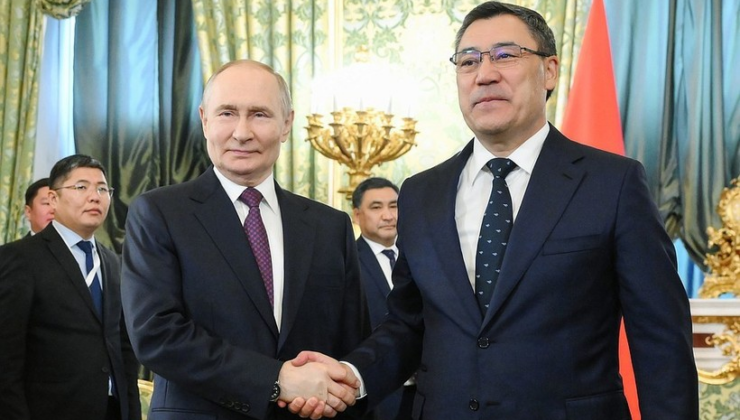 Putin, Kırgızistan Cumhurbaşkanı Caparov ile görüştü