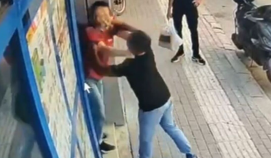 Kadın kasiyerin burnunu kırdı! Dehşet kamerada!