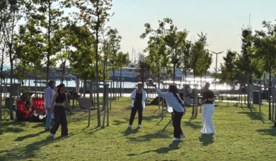 Sıcaktan bunalan İstanbullular sahil ve parklarda serinledi