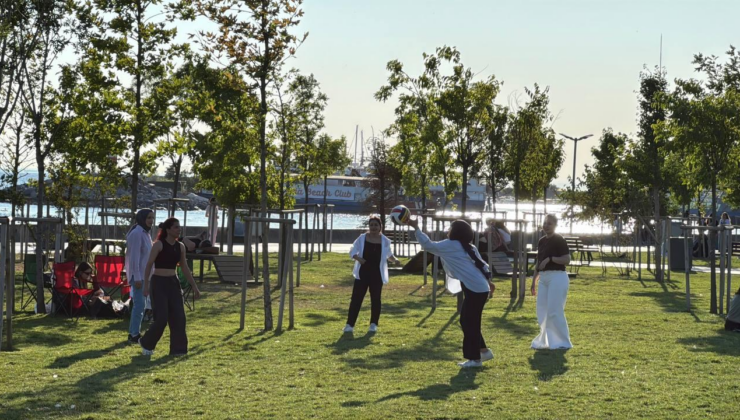 Sıcaktan bunalan İstanbullular sahil ve parklarda serinledi