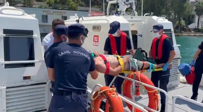 Tekneden denize atlayan turist bayıldı, boğulmaktan son anda kurtarıldı