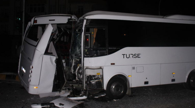 Antalya'da 3 midibüs çarpıştı: 6 yaralı