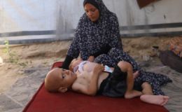 Haaretz yazarı, İsraillilerin Gazze'de işlenen insanlık suçlarını görmezden gelmesini eleştirdi