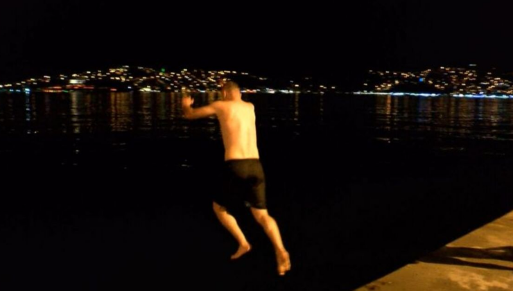 İstanbul sıcaklarında gece denize girdiler