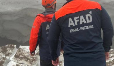 Rize'de acı son: Fotoğraf çektirirken kar kütlesinin altında kaldı