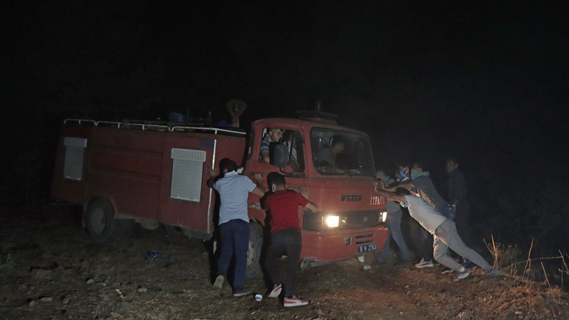 Orman yangınlarında son durum: 3 ilde 4 yangın sürüyor - Resim : 2