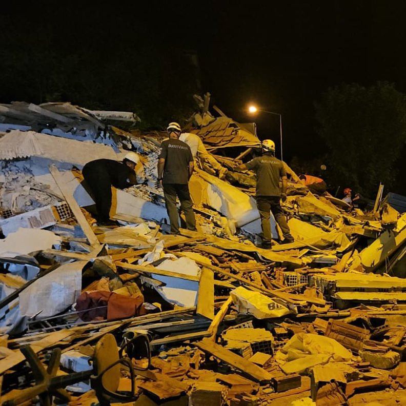 Balıkesir'de 6,1 büyüklüğünde deprem! 1 can kaybı, 29 yaralı var - Resim : 5