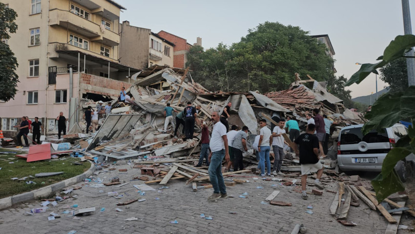 Balıkesir'de 6,1 büyüklüğünde deprem! 1 can kaybı, 29 yaralı var - Resim : 7