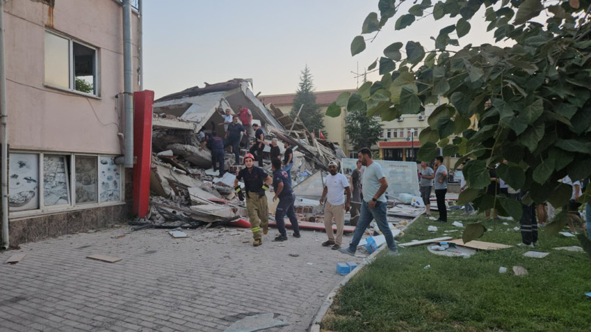 Balıkesir'de 6,1 büyüklüğünde deprem! 1 can kaybı, 29 yaralı var - Resim : 8