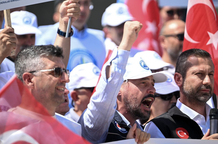 Eylemlerine devam eden memurlar yarın gelecek kritik zam teklifini bekliyor!  İş bırakmaya işaret ettiler - Resim : 3