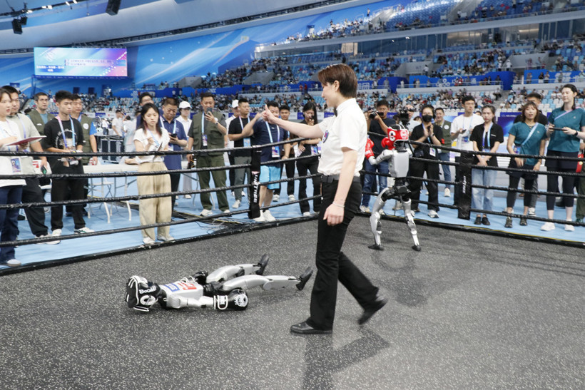 İnsansı robotlar Pekin’de yarışıyor: Atletizm, futbol, kick boks ve daha fazlası - Resim : 3