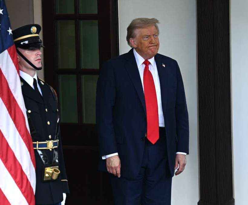 Trump'ın elindeki makyaj sağlık tartışmalarını yeniden alevlendirdi! - Resim : 1