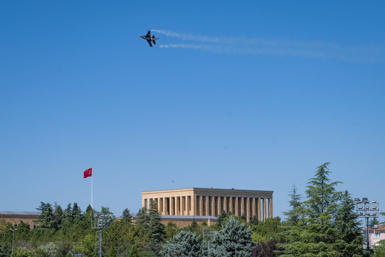 Anıtkabir semalarında 30 Ağustos provası: SOLOTÜRK nefes kesti - Resim: 6