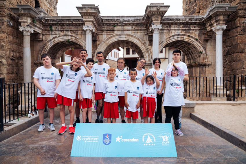 Anadolu Efes’in One Team Projesi Antalya’da özel sporcularla buluştu - Resim : 1