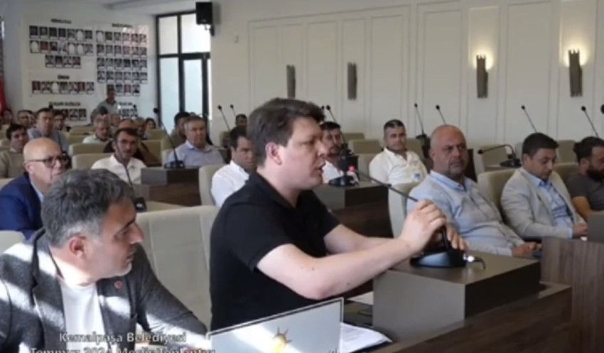 İzmir’de CHP’li Başkan ve meclis üyeleri ile AK Partili meclis üyesi arasında gerginlik - Resim : 1