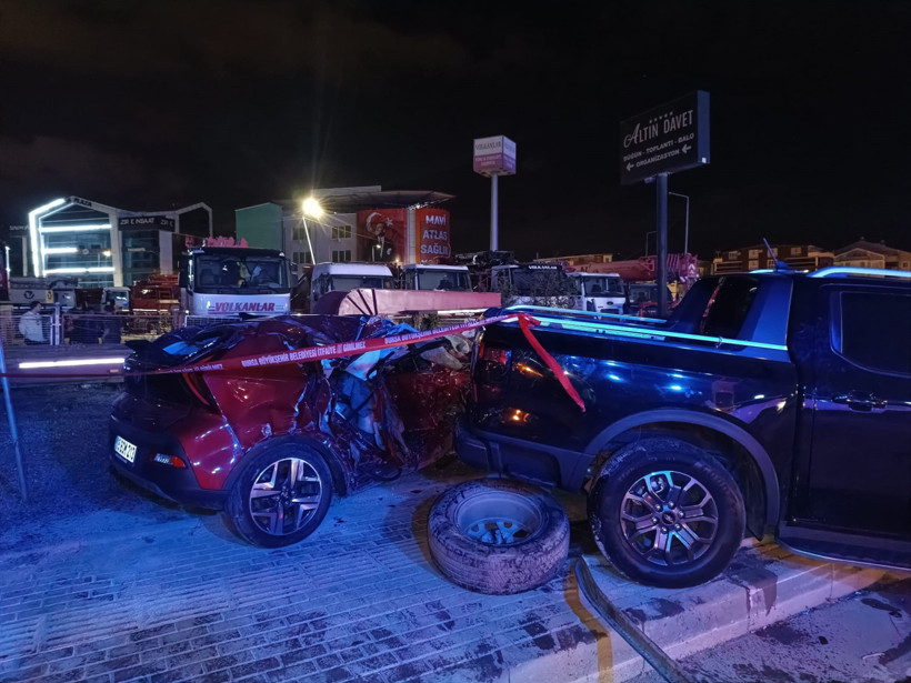 Alkollü sürücünün 2 kız kardeşi hayattan kopardığı kaza anı kamerada - Resim : 3